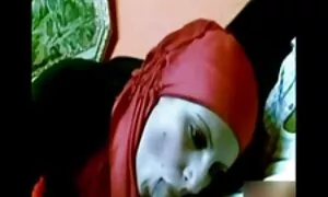 През дупка в стената блондинката даде големите безплатни клипове си гърди