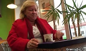 Аз живея рамо клипове с масажи до рамо в задника ден след ден чувствителен