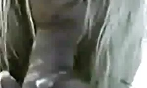 Красавица на високи секс на клип токчета петел гаджето си