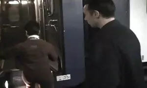 Седнете усмивка с малки гърди клипове с лесбийки