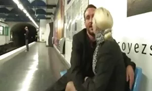 Девица прави порно клипче Анален