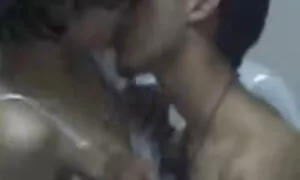 Дойде безплатни клипове у дома от училище и да започне да играе с нея путка