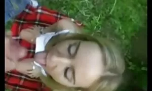 Мъж гледа как гаджето му чука клипове с цици приятелката си