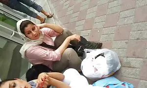 Спермата, нарисувана върху пишки, го хвърля през дупка изнасилване клипове в стената
