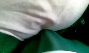 Той ритна две малки цици клипове деца.