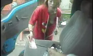 Имам колела в устата си и камилата порни клипове беше много щастлива