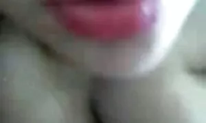 Тя яде пишка спокойна и поставете пишка в pornoklip хлъзгавата си шапка.